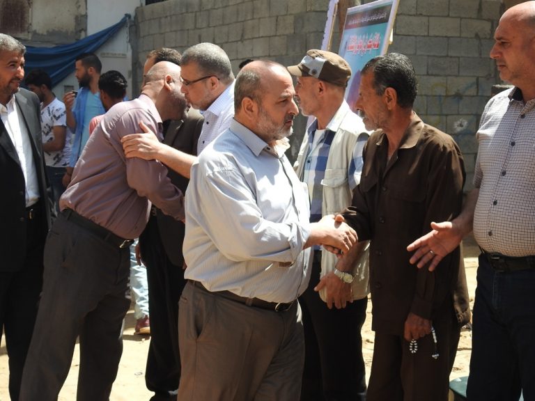 وزارة النقل والمواصلات تقدم واجب العزاء لعائلة بكر