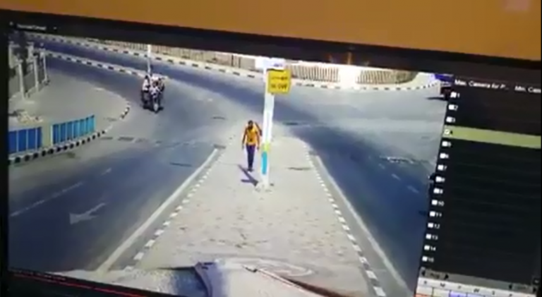 شاهد: حادث مروري في ميناء غزة البحري