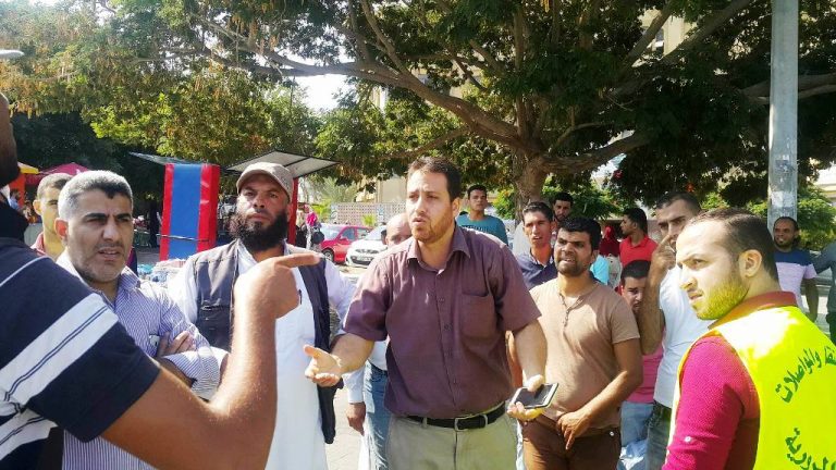 الإدارة العامة للنقل على الطرق تنظم عمل الباصات في موقف الجامعات بغزة