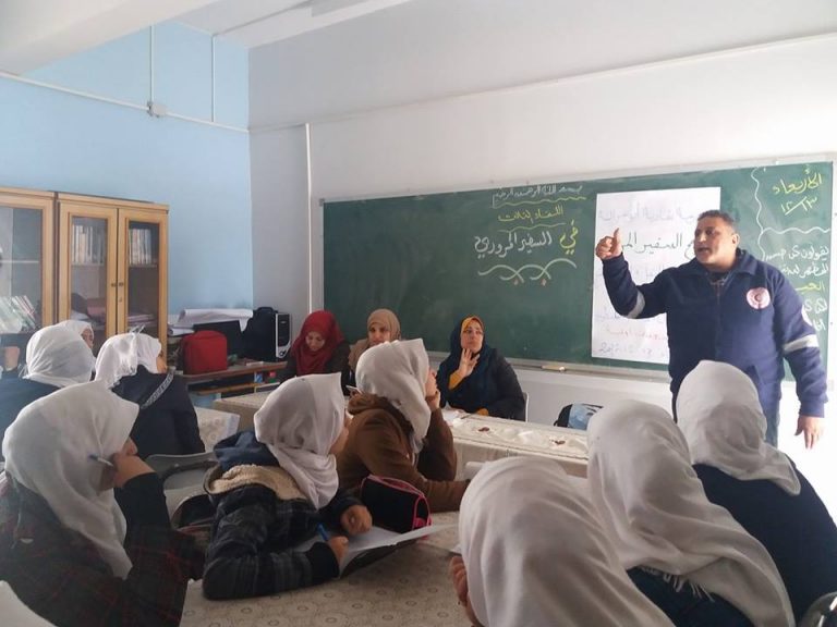 دائرة التوعية المرورية تنظم محاضرة إسعافات أولية لطلاب المدارس في المحافظات الجنوبية.