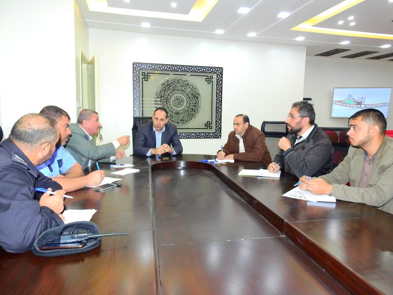 الإدارة العامة لهندسة الطرق والمشاريع تعقد  اجتماعاً حول مفترق الشجاعية