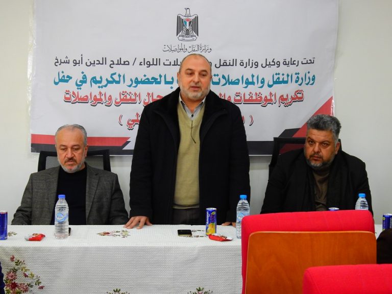 الإدارة العامة للعلاقات العامة والإعلام تكرم موظفات الوزارة والعاملات في مدارس تعليم السياقة