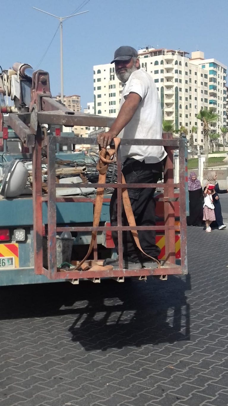 سلطة الموانئ البحرية:  تركيب إنارة في الحديقة الشرقية للميناء مع إعادة صيانة الشبكة القديمة