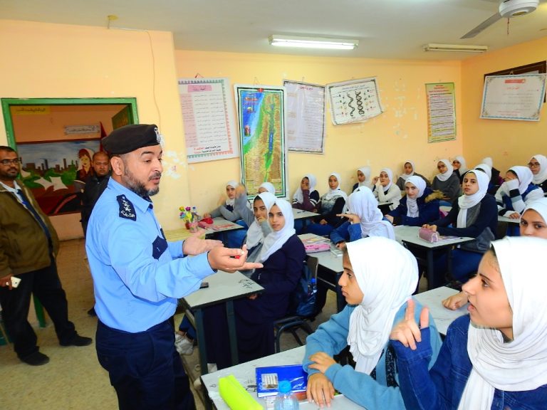ضمن خطة التوعية المرورية فريق الإرشاد المدرسي ينظم سلسلة محاضرات توعوية في مدرسة رامز فاخر الأساسية للبنات  بغزة