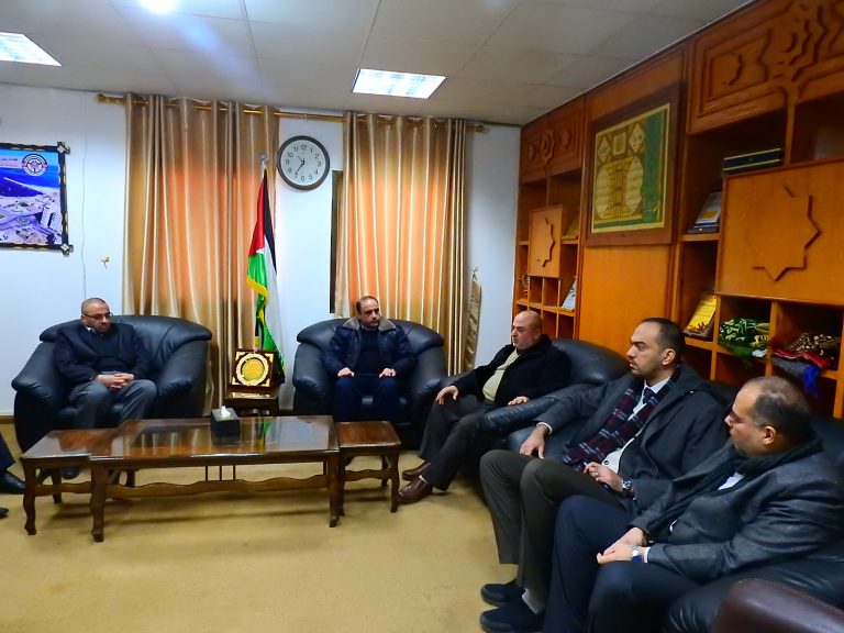 وكيل الوزارة يلتقي بوفد من الإدارة العامة لشرطة المرور لمناقشة المخالفات المرورية