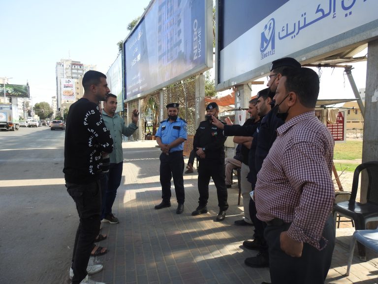 وزارة النقل والمواصلات وشرطة المرور تشرعان بحملة إرشاد السائقين لتصويب أوضاعهم القانونية