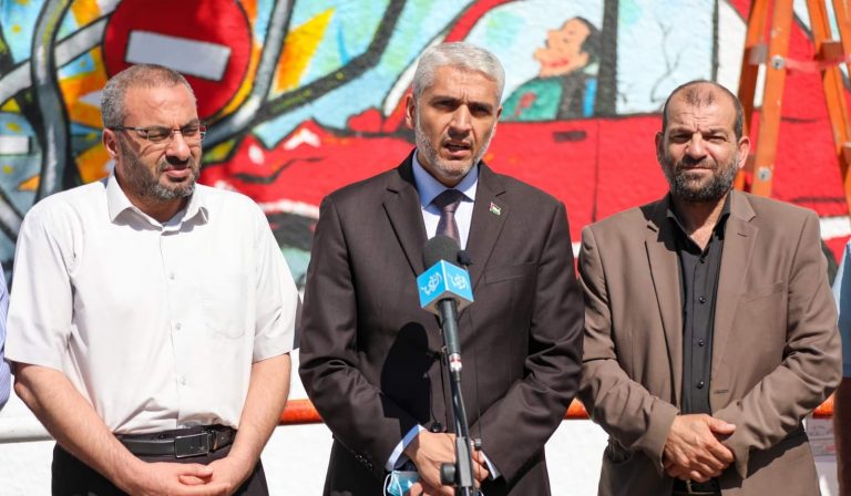 وزارة النقل والمواصلات تشارك في تدشين جدارية بعنوان: “لا للحوادث .. نعم لسيادة القانون”