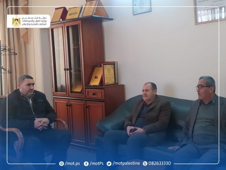 العلاقات العامة والاعلام تزور الغرفة التجارية