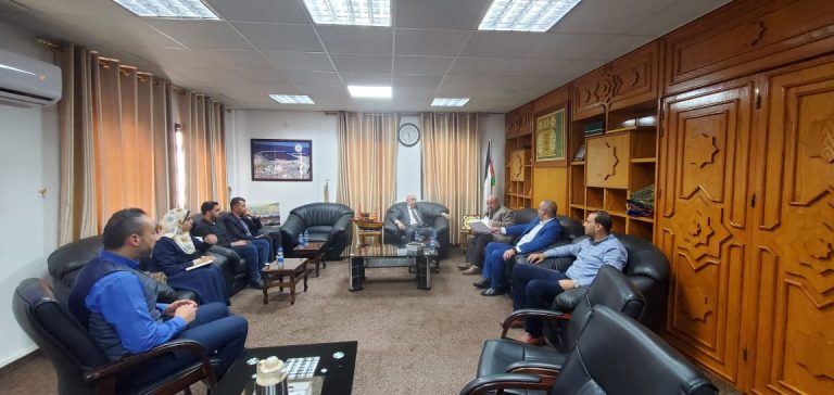 وكيل النقل والمواصلات يستقبل وفداً من بلدية المغراقة