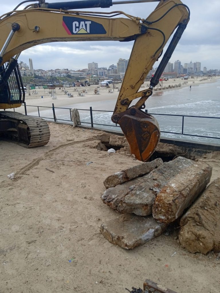 وحدة الموانئ البحرية تشرع بصيانة ميناء غزة البحري